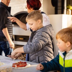 Tag des Kachelofens bei Binder Feuer und Keramik in Markt Allhau – Hausmesse mit Kachelöfen, Pizzaofen und Schauraum